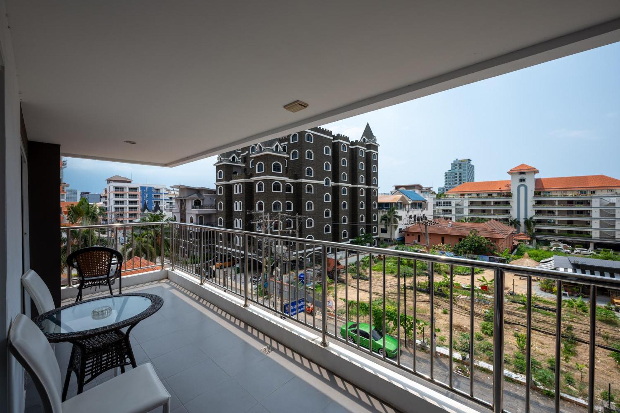 Apartment New Nordic Marcus 3 By Apartwell Pattaya